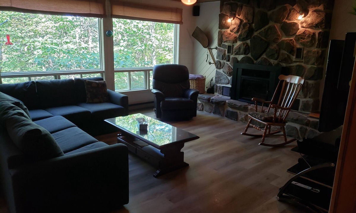 Amherst Cottage | Private River Oasis