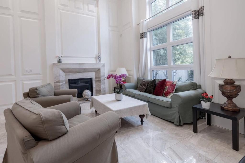 Steveston House | Private Room in Richmond