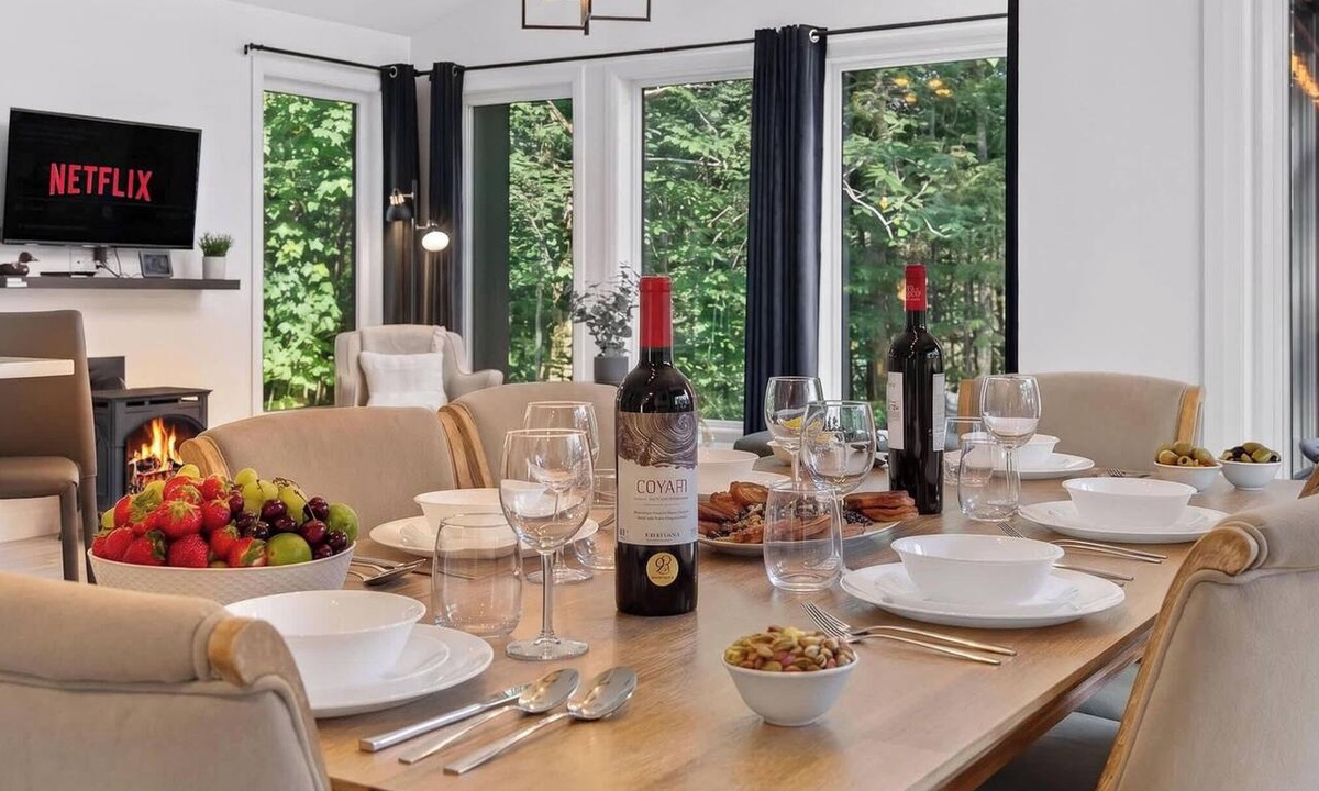 Pont-Rouge House | Private Spa - Nature Chalet & Resort near Quebec City