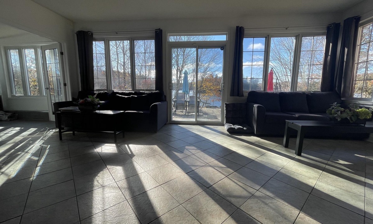 Lac-McGregor House | Private Waterfront Cottage- A Family-Friendly Escape with fun and relaxation