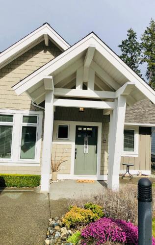 Regional District of Nanaimo Villa | Qualicum Landing Seaside Vill