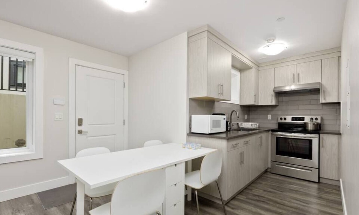 Killarney House | Quiet 2-bd Basement Unit in Vancouver