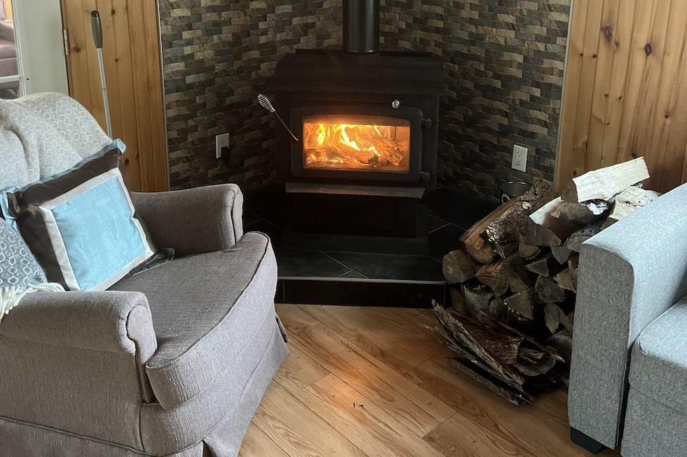 L'lle-du-Grand-Calumet House | Quiet bungalow short walk to the beach
