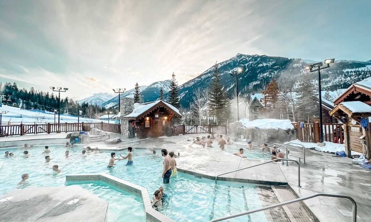 East Kootenay Ski Chalet | Quiet detached home steps from all the action!
