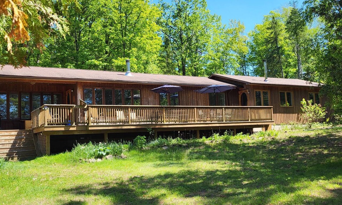 Wollaston Cottage | Quiet lakefront pet friendly cottage on motor-free Peter Lake