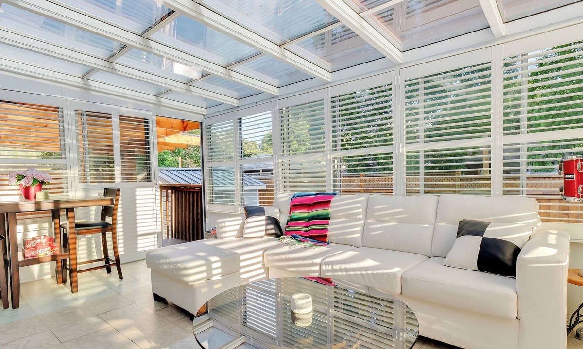 Campbellford House | R&R Heaven See fall colorsnSunroom n Hottub