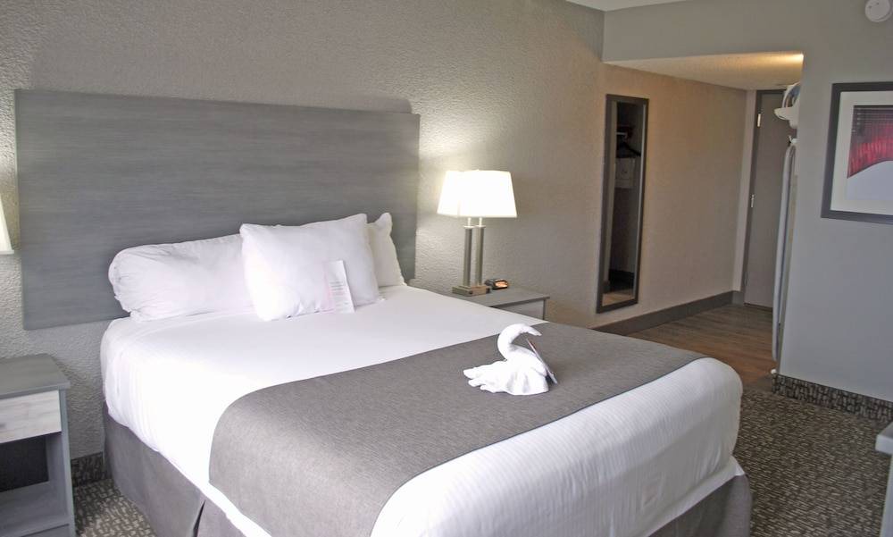 Northwest Edmonton Hotel | Ramada by Wyndham Edmonton Yellowhead NW