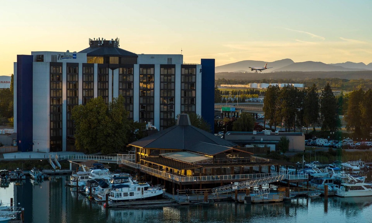 Richmond Hotel | Radisson Blu Vancouver Airport Hotel & Marina