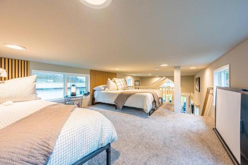 Forks Apartment | Rainforest Tiny Home Retreat Rustic Modern