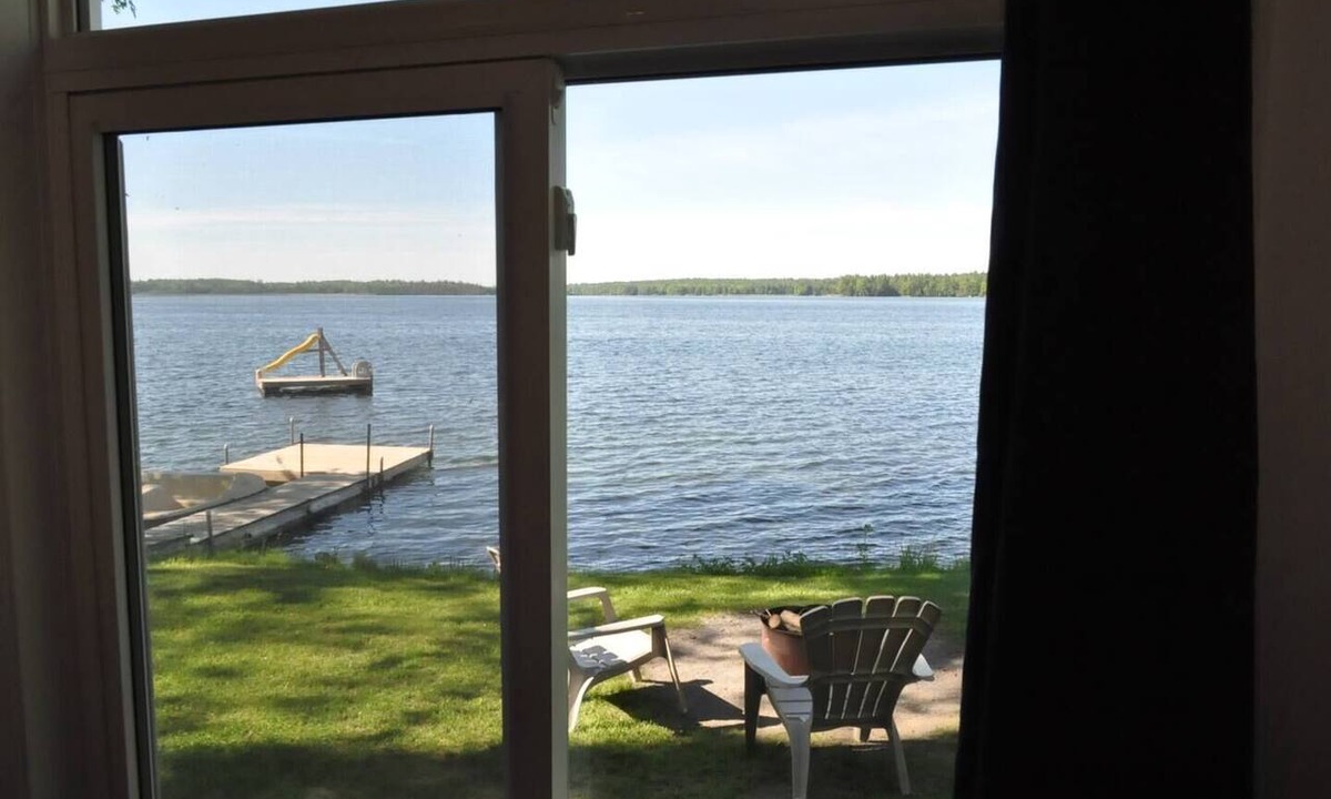 White Lake House | Rare July 10–17 Opening! Private Lakefront Cottage – Only 45 Min West of Ottawa