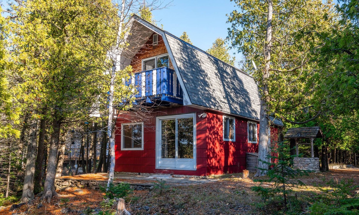 Northern Bruce Peninsula Cottage | Red Barn | WATERFRONT | Private | TOBERMORY | A-Frame | PET FRIENDLY