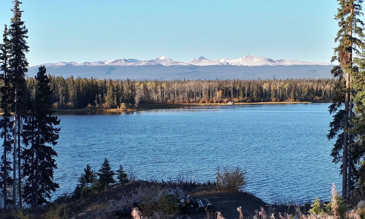 Anahim Lake House | Red Cariboo Resort - Lake View Apartment