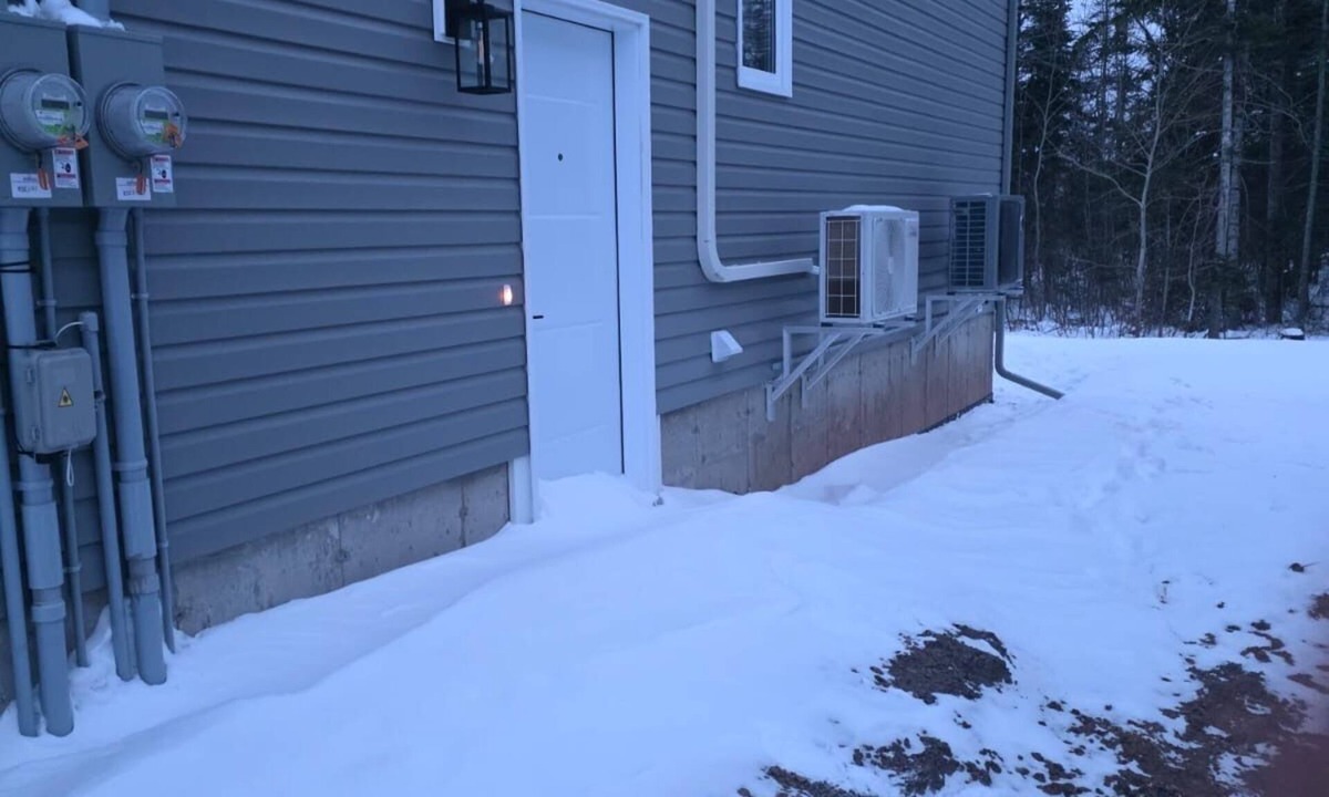 Moncton House | Relax and give yourself a retreat in this cozy space in a quiet Moncton North