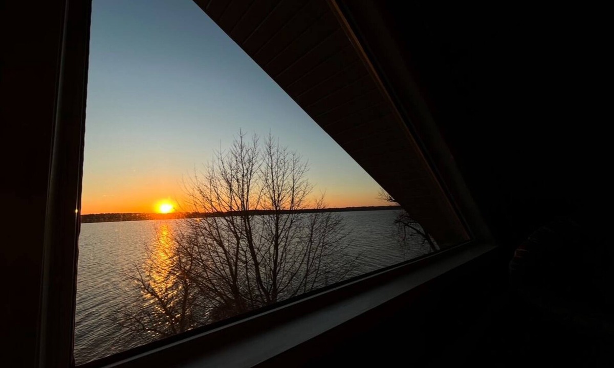 Scugog Cottage | Relaxing Lake Scugog Cottage – Stunning Sunsets, Great Fishing place!