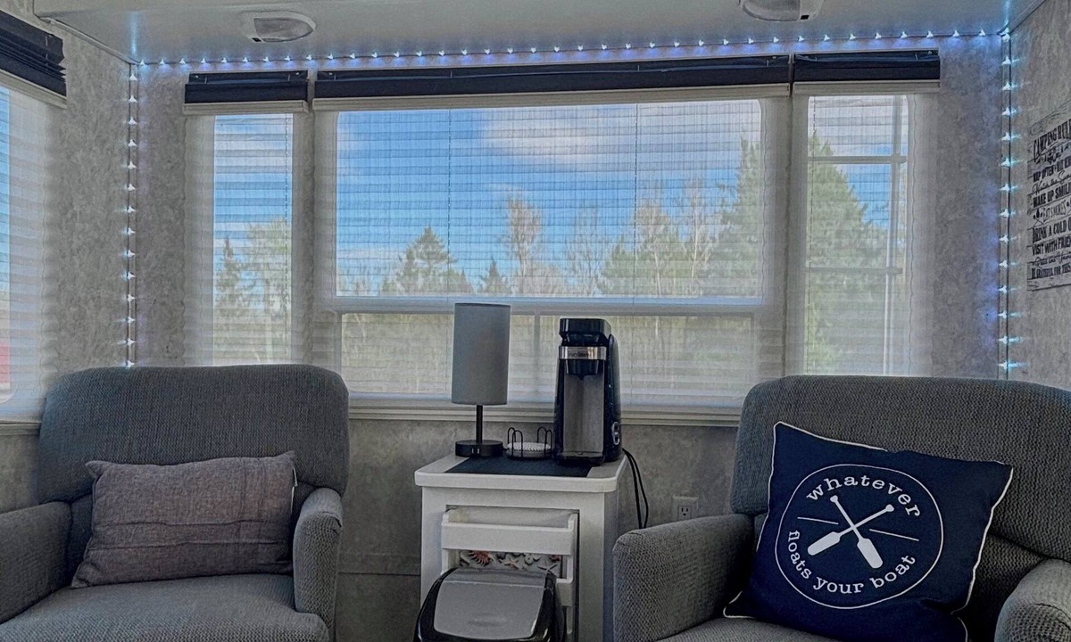 Queens County House | Relaxing River Getaway