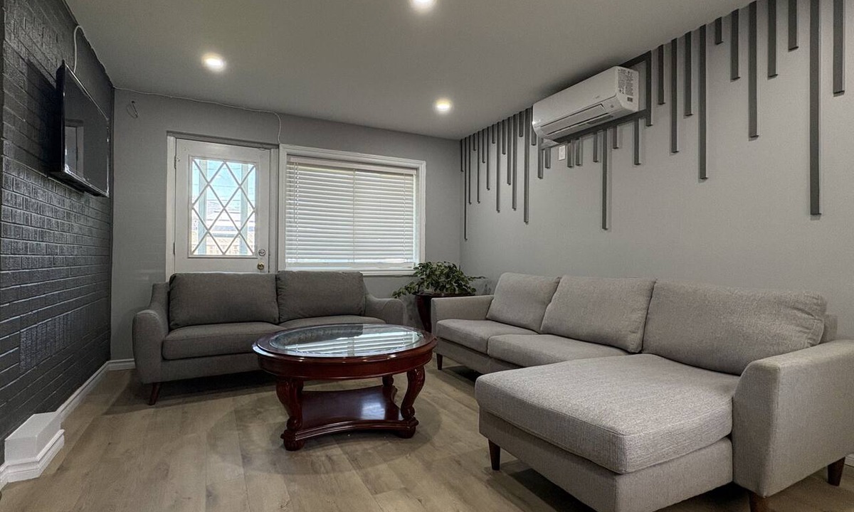 Windsor House | Relaxing stay in Windsor (Ontario) near Ambassador Bridge