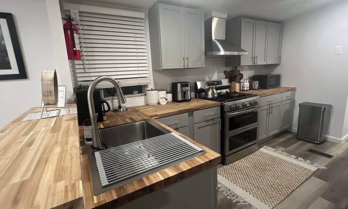 Bar Harbor House | Remodeled, Super clean & cozy! 2🛌 X 2🛁 3 minutes to Acadia National Park.