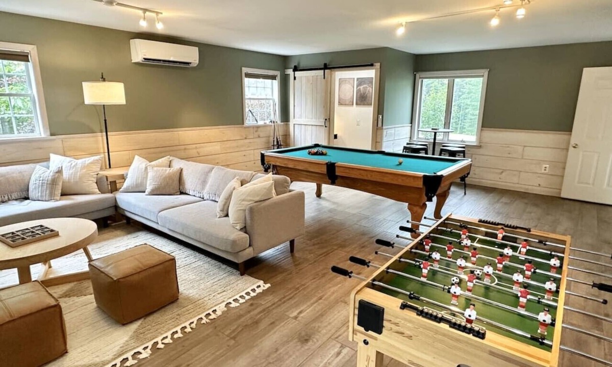 Southwest Harbor House | Renovated Large House Sleeps 21 [Tranquil Retreat]