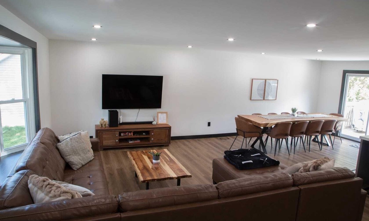 Bobcaygeon House | Renovated open concept family sized Home with game room and fire pit in backyard