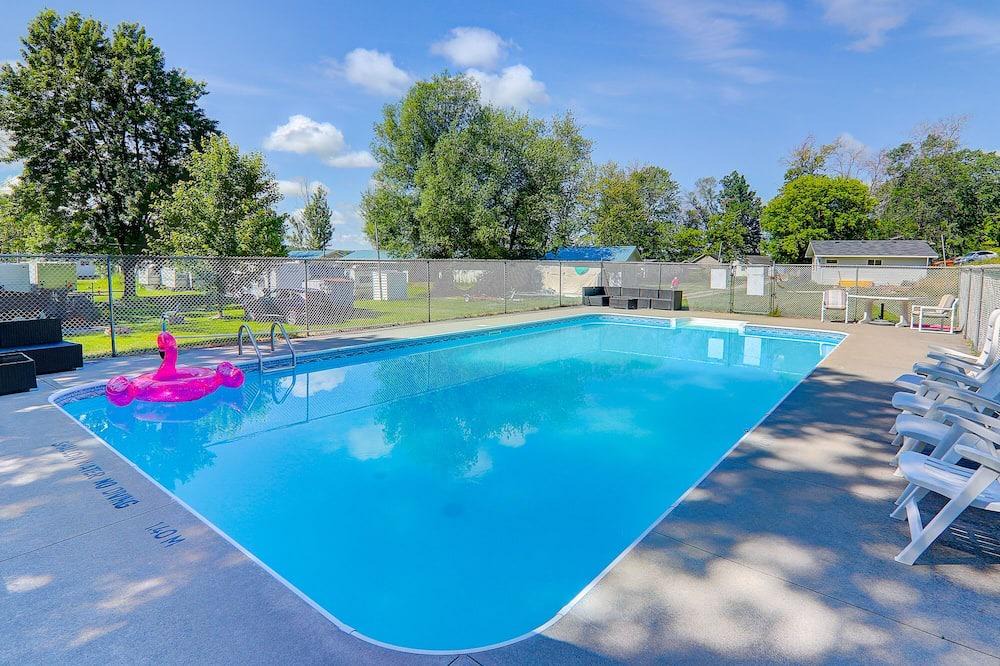 Roseneath Cottage | rice lake 2 bedrooms waterfront cottage