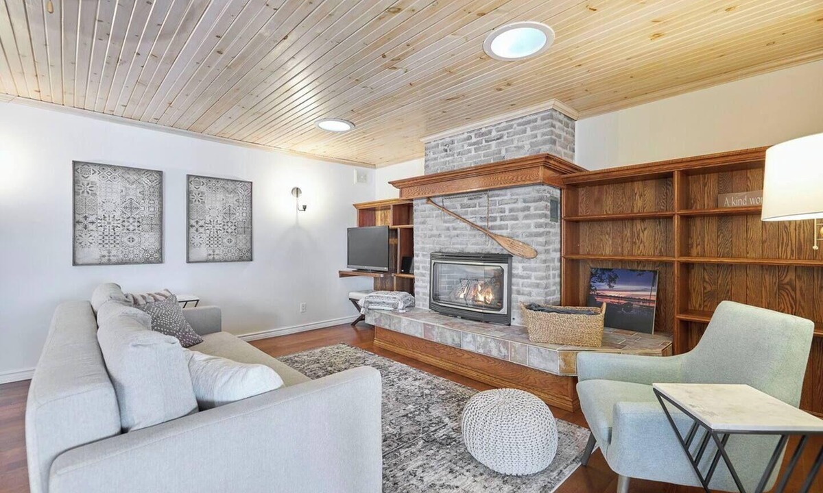 North Grenville Cottage | Rideau River Retreat - Waterfront Home