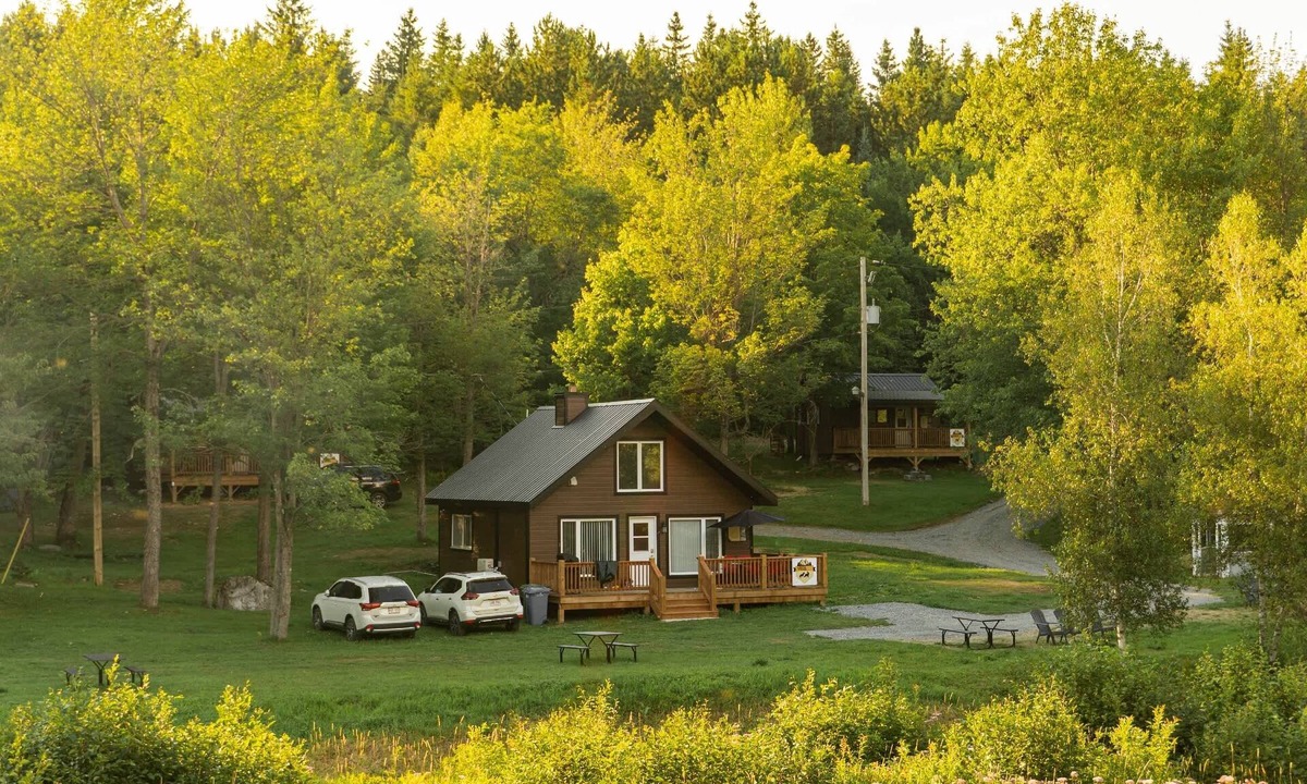 Frampton Ski Chalet | River & Miller Zoo | Louna-Nuage Shack