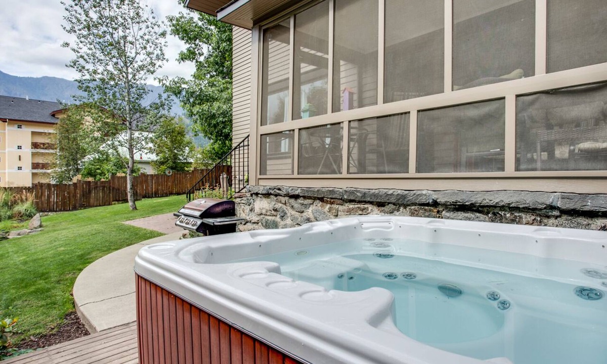 Leavenworth House | River's Echo: Downtown Leavenworth, Hot Tub, Walk Everywhere, Family Friendly!