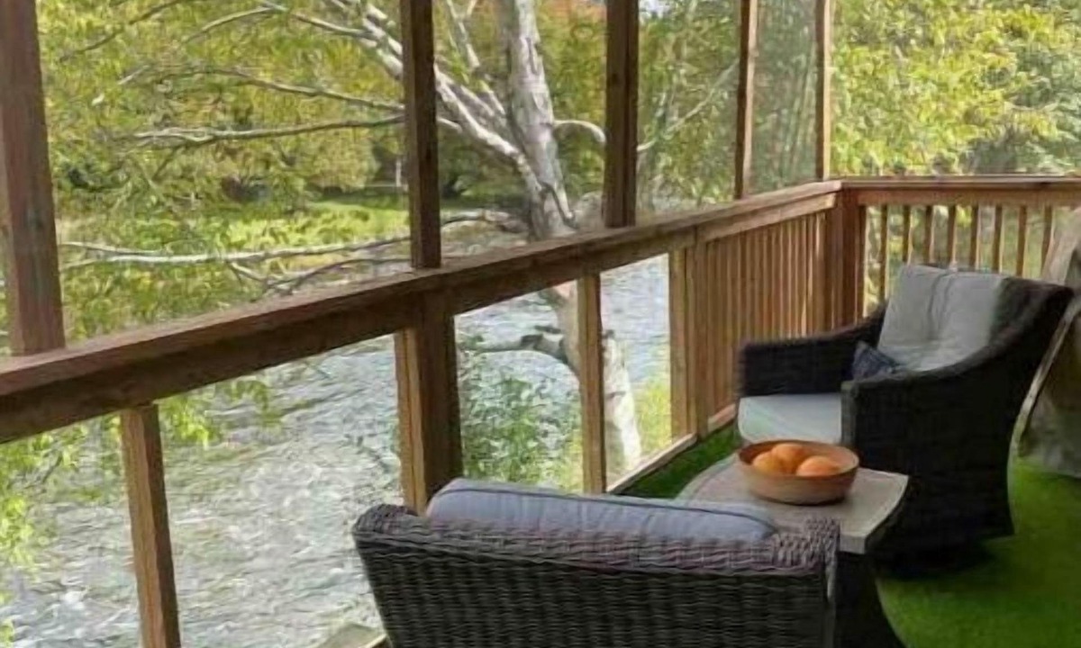 Brock Cabin | River’s Edge Cozy Retreat
