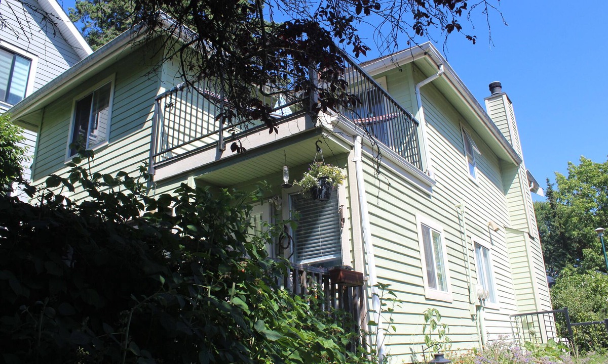 Fraserview House | River Walks and Golf at Duff Cottage