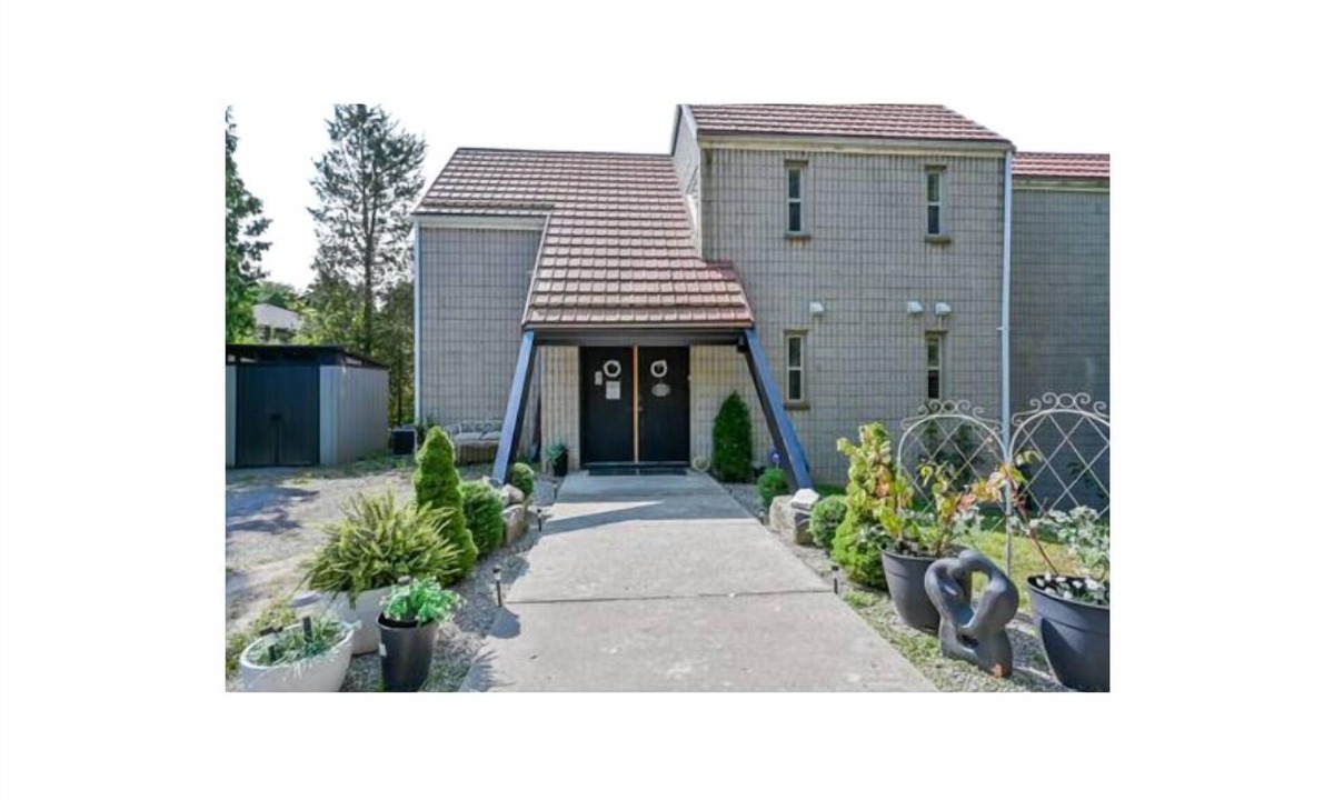 Paris House | Riverfront Estate in Paris, 5 luxury Suites indoor pool hot tub self serve spa