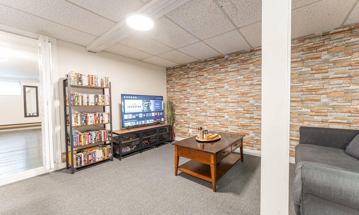 Baddow Cottage | Riverfront Retreat - Large Family Cottage with Games Room, Hot Tub and Sauna