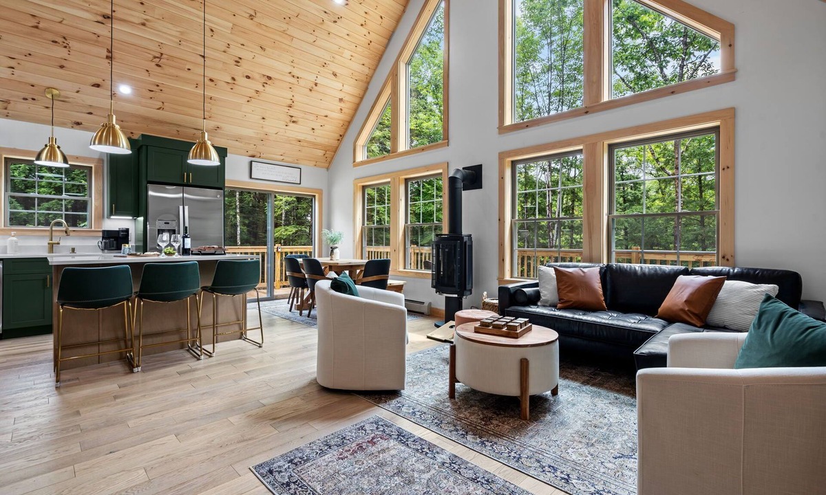 Brownfield Cabin | Riverwood Cabin: Firepit + Games 15 mins to Conway