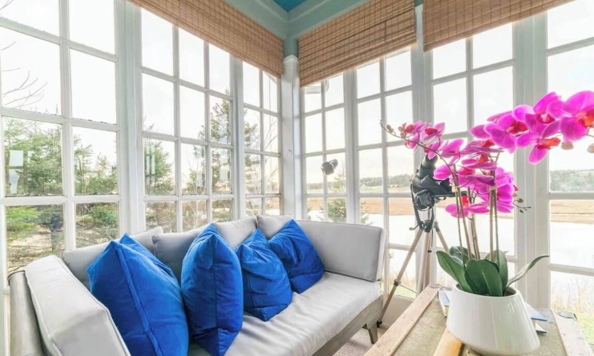Lawrencetown Hotel | Romantic beach suite with hot tub — 7 min walk from a beautiful sandy beach!