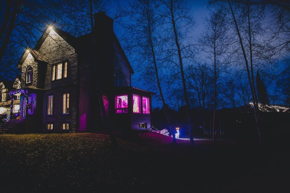 Shefford Bed & Breakfast | Romantic Suite W/direct Access to hot tub & Stunning View of Bromont