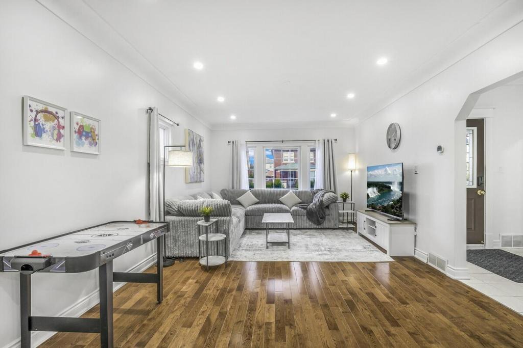 Niagara Falls Villa | Romeo & Juliet Niagara Retreat - Clifton Hill