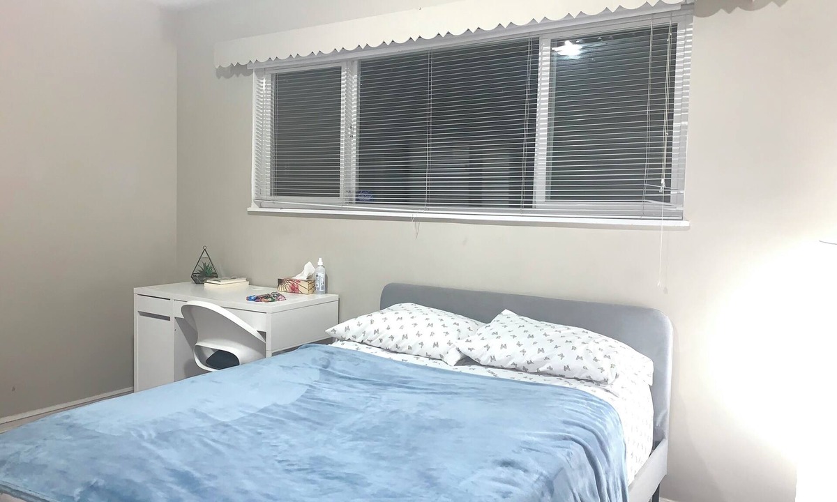 Burnaby House | Room in Burnaby w/FREE Street Parking