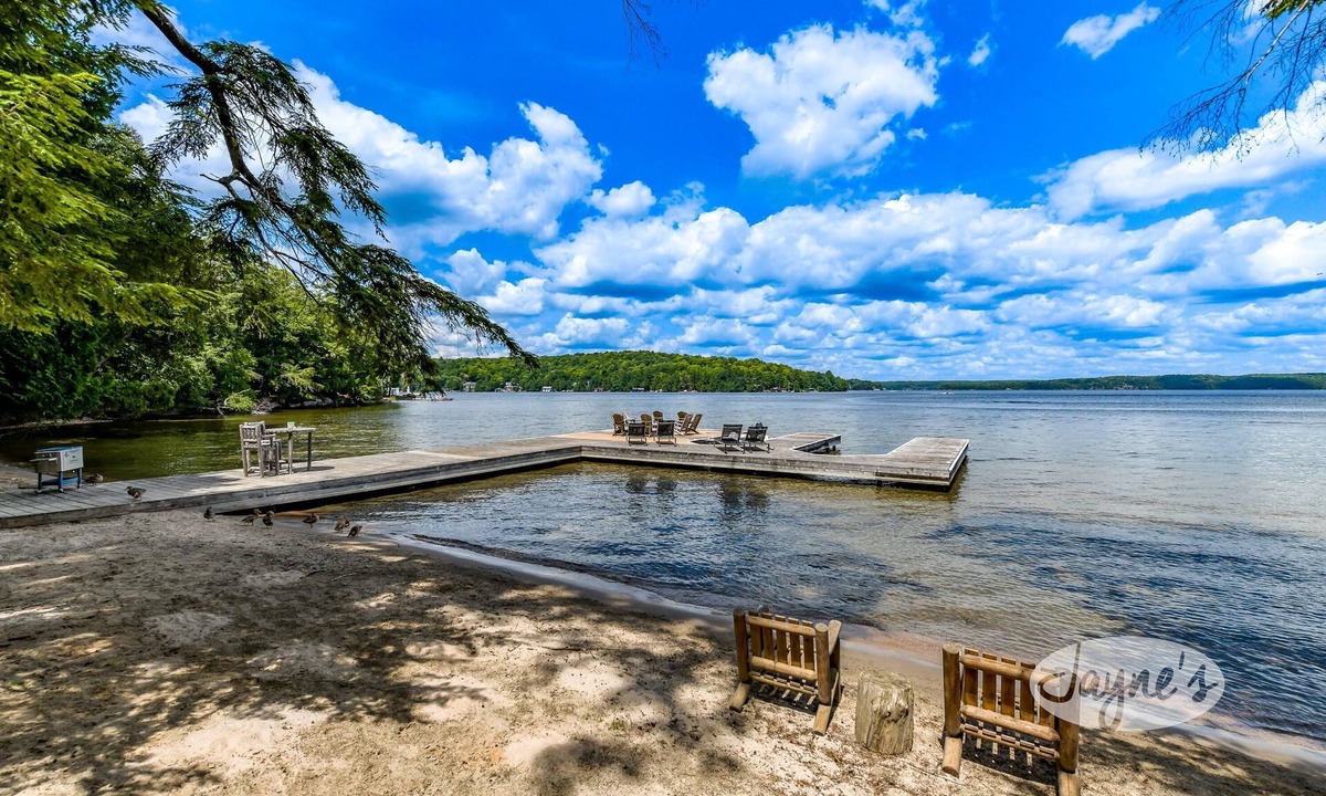 Minett Cottage | Rosseau Beachfront Cottage! Sunrises & Sunsets! Sleeps 15! MUST SEE!