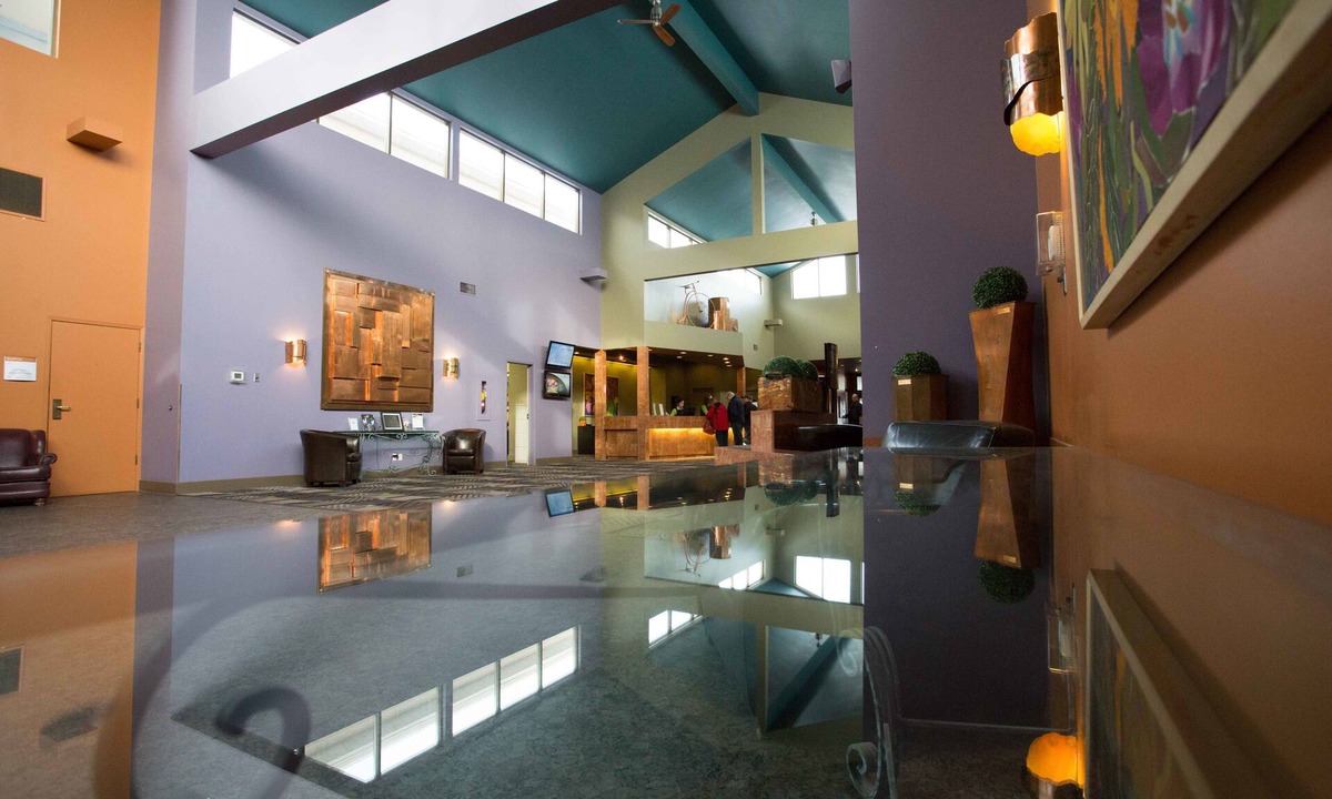 West Edmonton Hotel | Royal Hotel West Edmonton, Trademark Collection by Wyndham