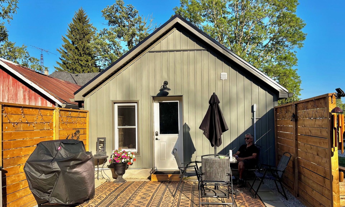 Bothwell House | Rural Retreat. Private yard, fire pit. 3-30 mins to attractions & conveniences