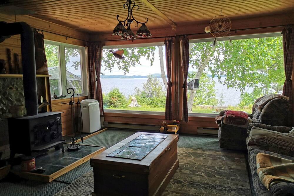 Grand-Remous Cottage | Rustic Cottage on Lake Baskatong in Quebec
