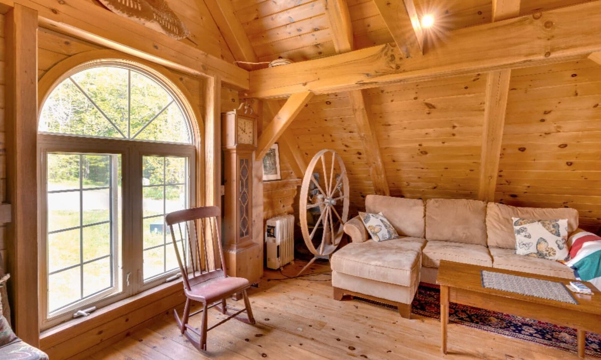 Adjala-Tosorontio House | Rustic Loft in Working Horse Barn