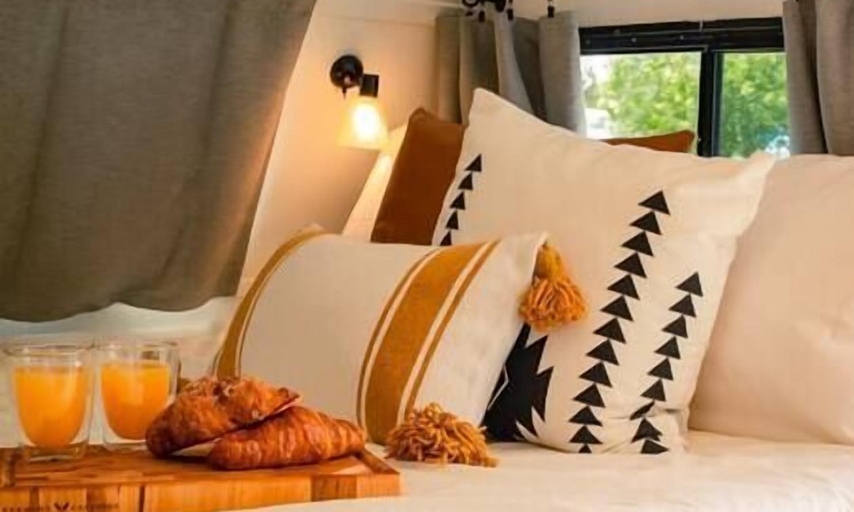 Tyendinaga Mohawk Territory House | RV Glamping w/Cowboy Tub, Lawn Games & Firepit