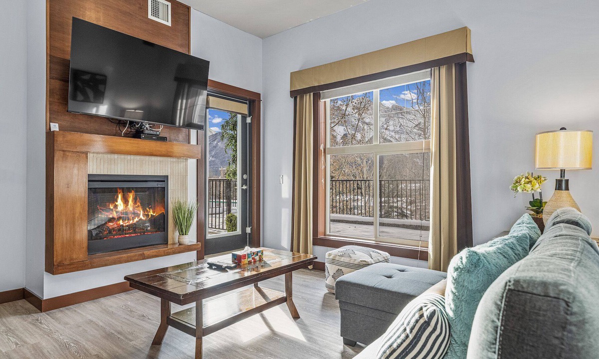 Canmore Apartment | S105 Canmore Retreat- A/C, Hot tub, Gym, MTN view, Free Parking, 2BR, Sleeps 6