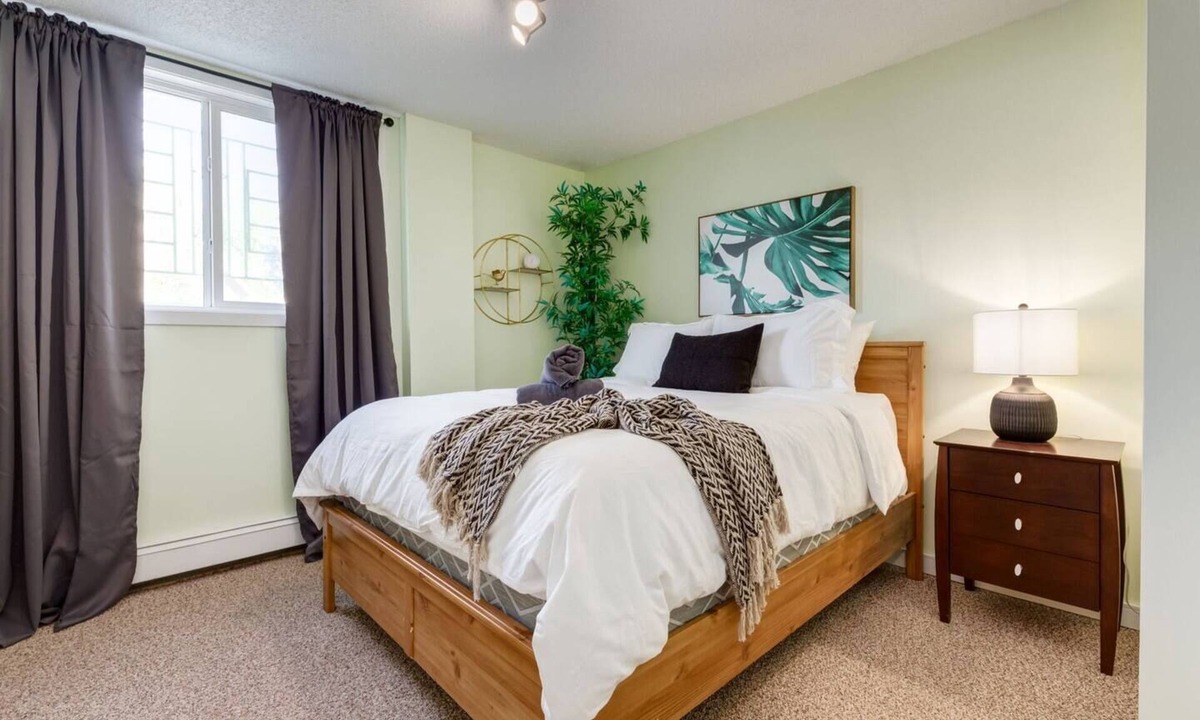 Crescent Heights Apartment | "Sage"1Bdrm in Crescent Heights!
