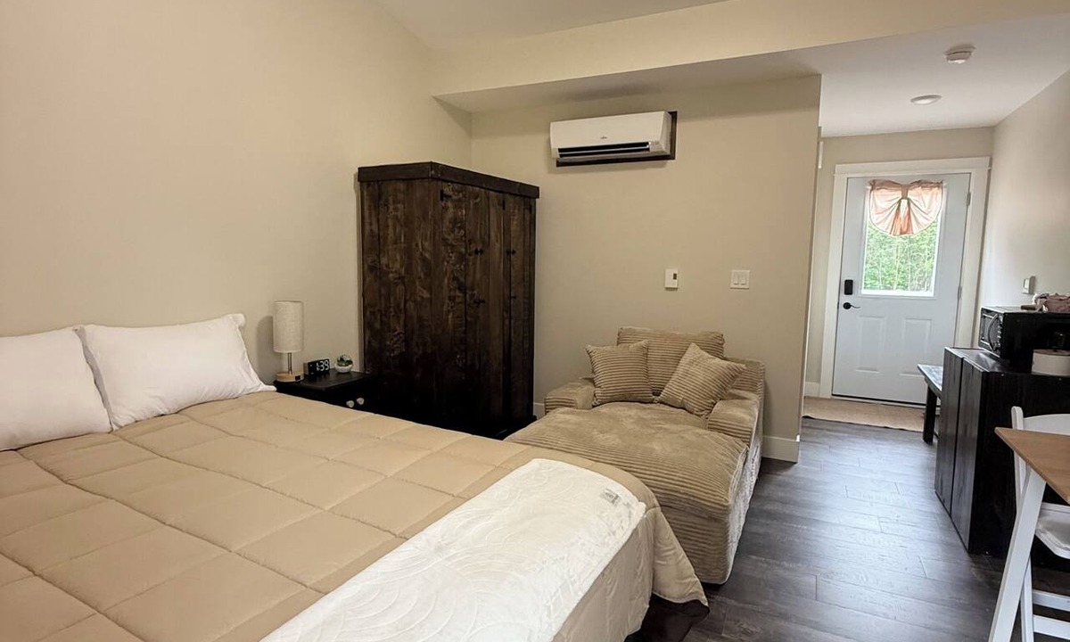 North Alton Apartment | Sakura Valley Studio Suite #2/Private Entrance in beautiful Annapolis Valley