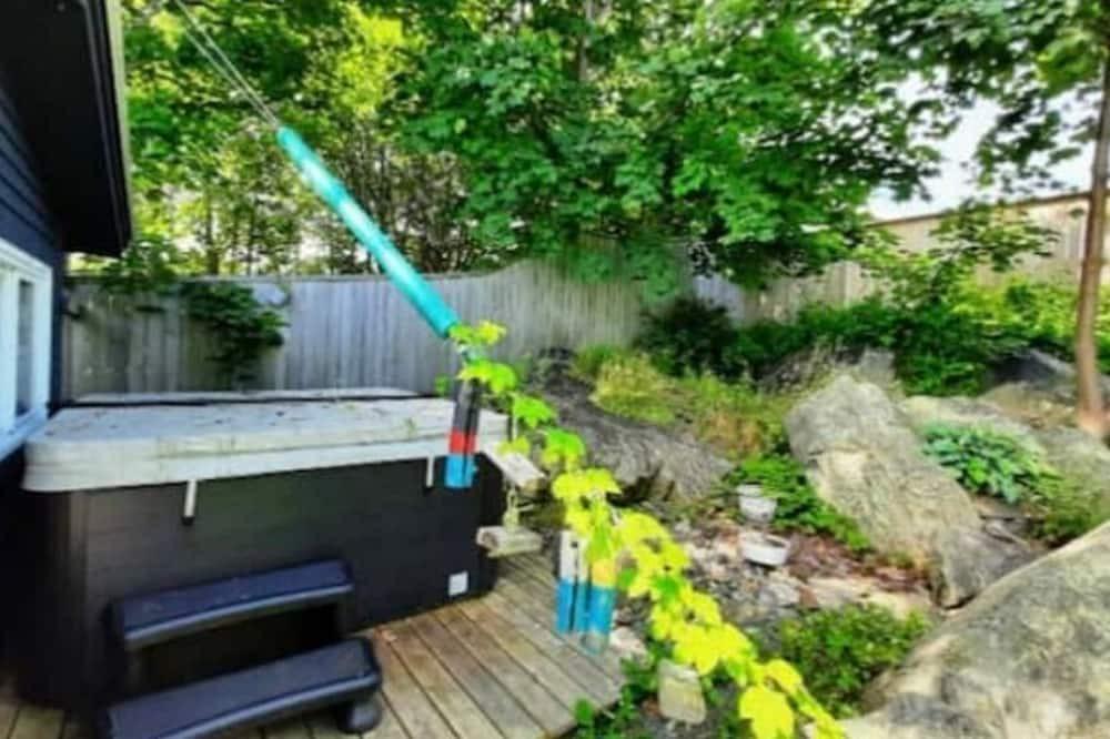 Upper Island Cove House | Salty By The Sea & Garden Shed - Upper Island Cove