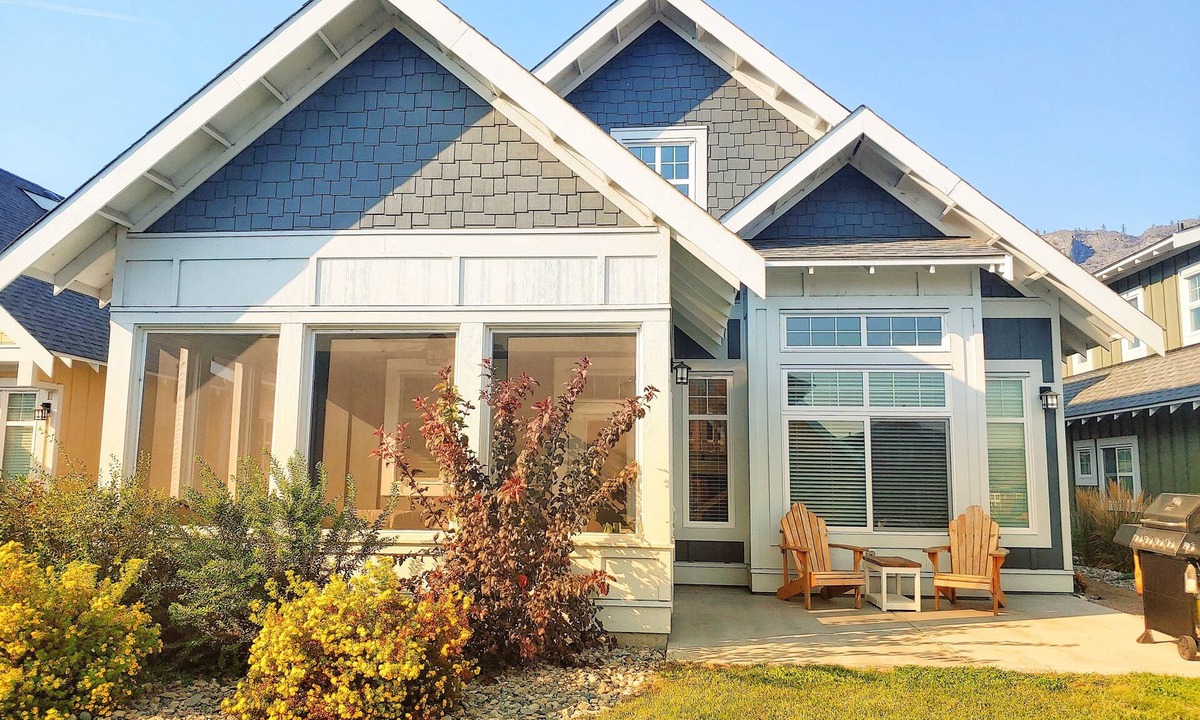 Osoyoos House | Sandcastle Cottage on Osoyoos Lake Prime location, family friendly.