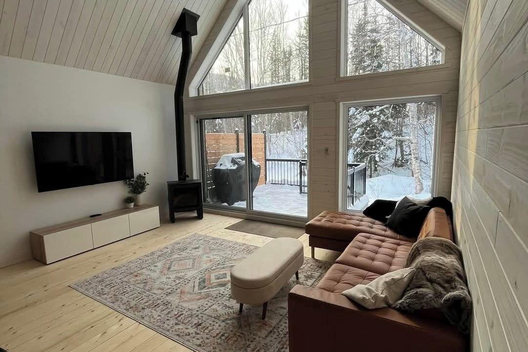 L'Anse-Saint-Jean Ski Chalet | Scandinavian chalet in the alpine village of Mont Édouard-Magnificent new construction