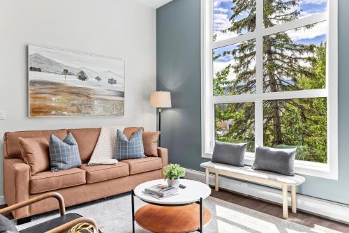 Golden Apartment | Scenic Riverstone 2BR w/Balcony + BBQ, Sleeps 6!