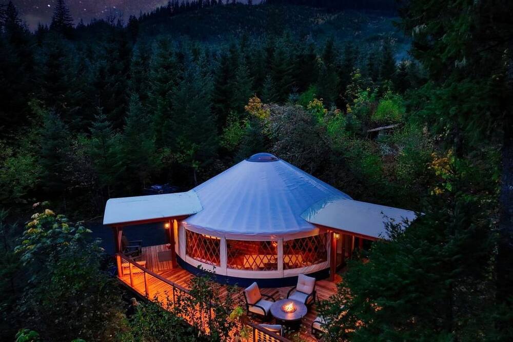 Carson Cabin | Scenic Woodland Yurt with Stargazing Dome & Firepit near Carson, Washington